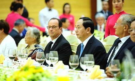  Tổng thống Pháp Francois Hollande chính thức sang thăm nước ta. Ảnh: Tiền Phong